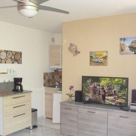Studio Proche Port Et Plages, Piscine Hyeres Bagian luar foto